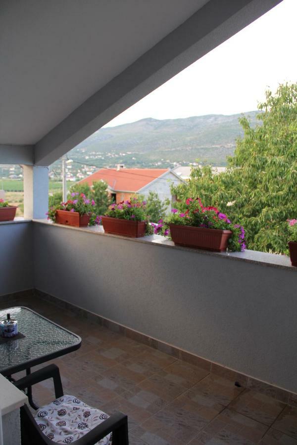 Holiday Home Flora Μόσταρ Εξωτερικό φωτογραφία