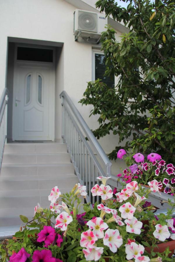 Holiday Home Flora Μόσταρ Εξωτερικό φωτογραφία