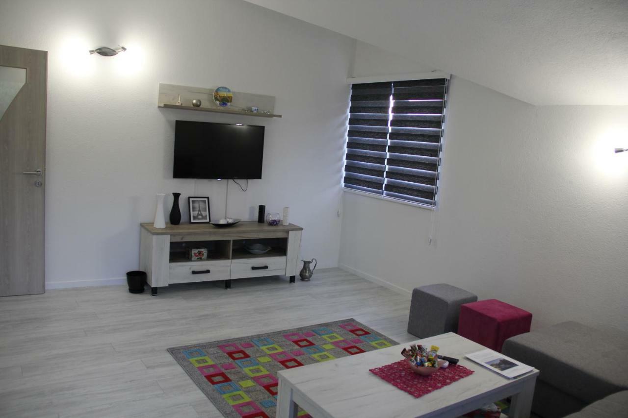 Holiday Home Flora Μόσταρ Εξωτερικό φωτογραφία
