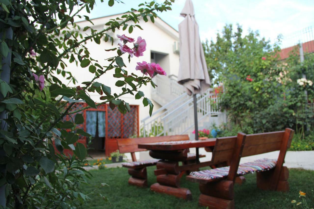 Holiday Home Flora Μόσταρ Εξωτερικό φωτογραφία